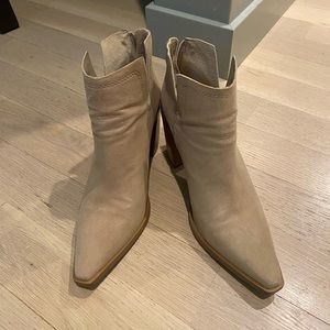 Vince Camuto Welland Bootie, Size 9, Tortilla Suede